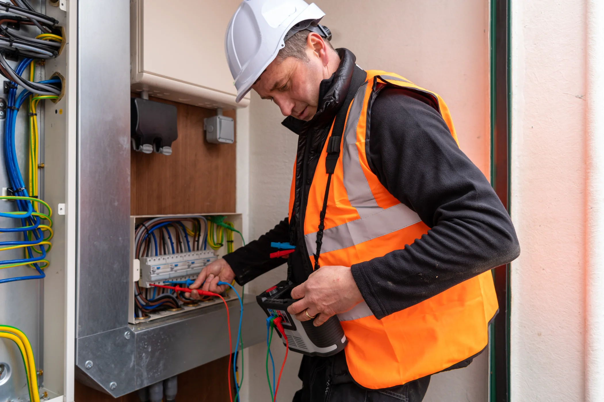 Buckingham Electrical electrician at work