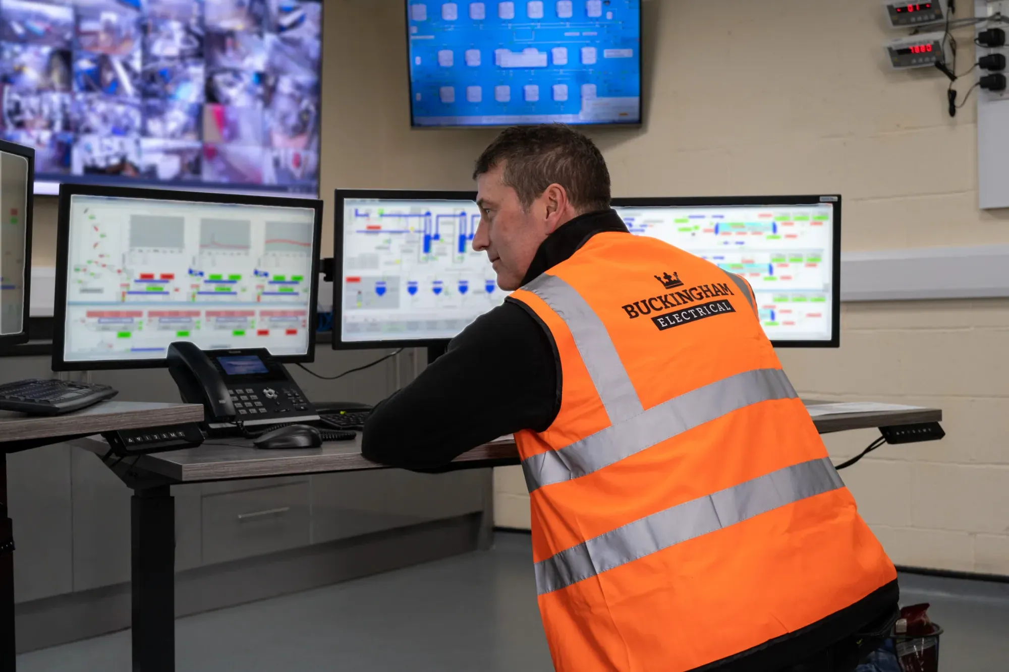 Buckingham Electrical electrician at work